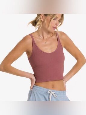 Vuori Women's Rib Crop Tank in Light Cinnamon Size L Large